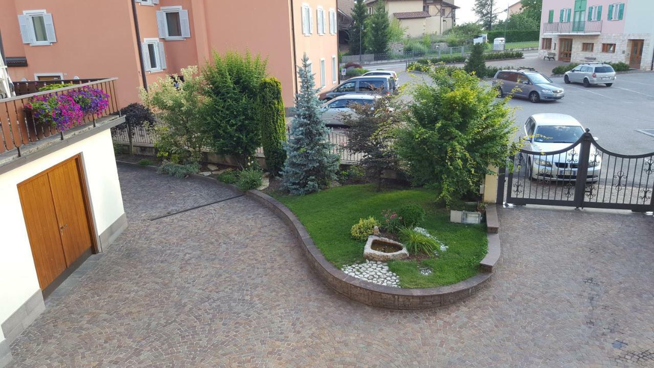Casa Vacanze Paola Romeno Екстер'єр фото