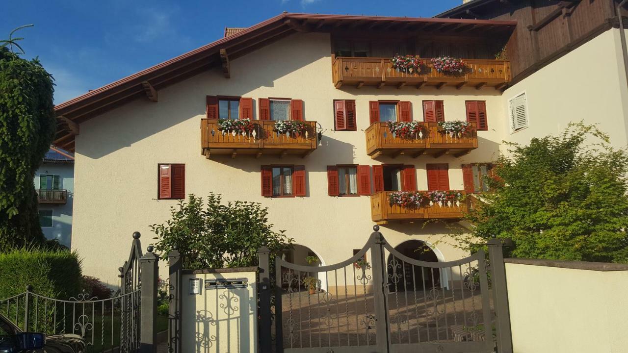 Casa Vacanze Paola Romeno Екстер'єр фото